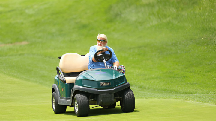 Tại sao John Daly được sử dụng xe điện khi thi đấu PGA Championship?