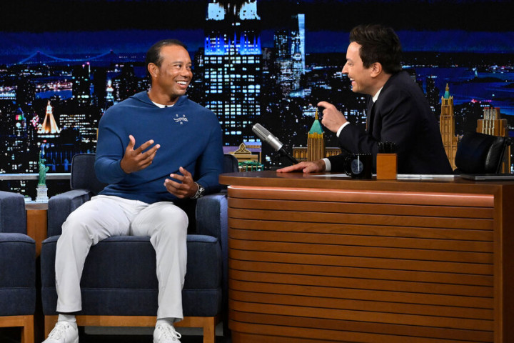Tiger Woods hài hước tiết lộ nguồn gốc bộ trang phục màu đỏ và đen đặc trưng