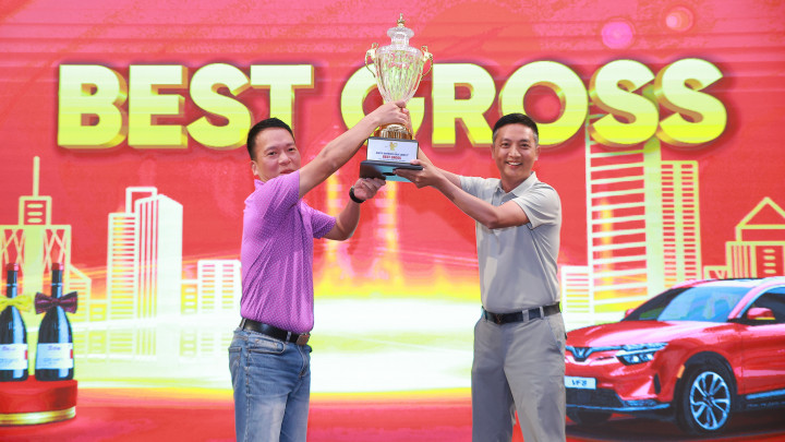 Golfer Nguyễn Văn Hòa xuất sắc vô địch Best Gross tại Outing mừng sinh nhật 3 tuổi của CLB Golf Land