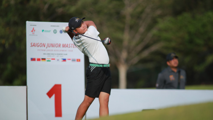 Các golfer dẫn đầu đấu cùng nhóm vòng 2 Saigon Junior Masters 2023