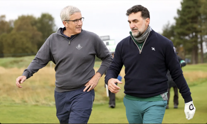 Uỷ viên PGA Tour Jay Monahan và ông chủ LIV Golf Yasir Al-Rumayyan gặp nhau tại Ả Rập Xê Út