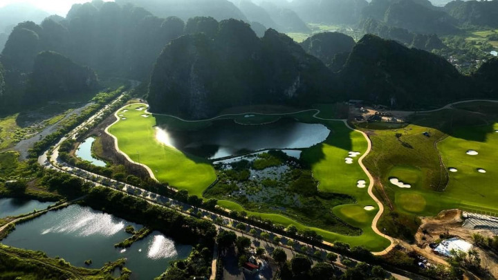 Trang An Sport Center – Quần thể sân tập golf mới giữa lòng di sản Ninh Bình